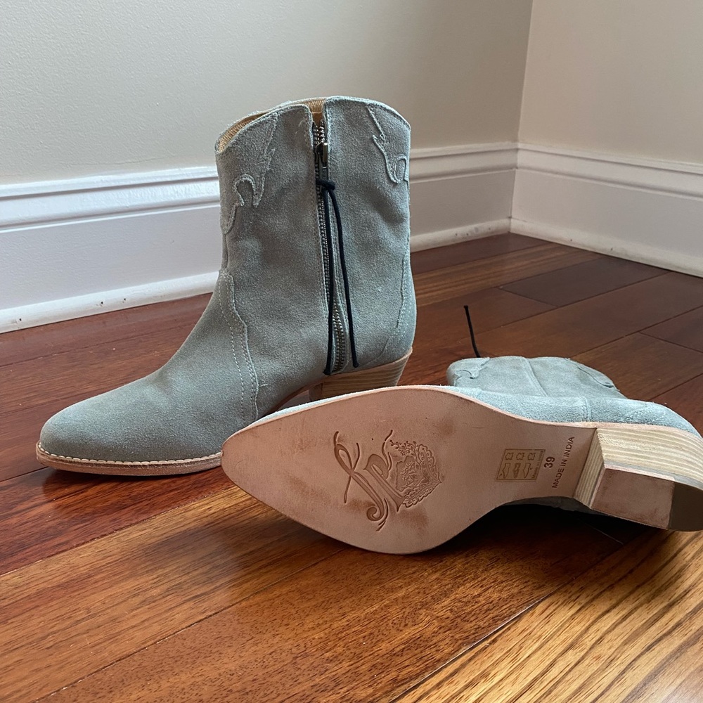 Free People GORGEOUS Suede Boots